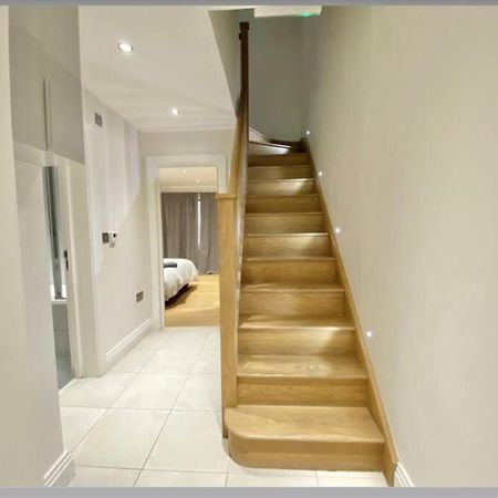 Luxury 4-Bed Apartment With Balcony & Garden, Near Emirates Stadium, 15 Mins To Central Londra Exterior foto