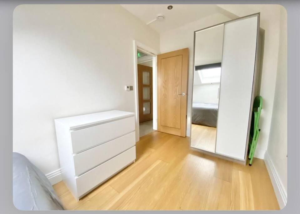 Luxury 4-Bed Apartment With Balcony & Garden, Near Emirates Stadium, 15 Mins To Central Londra Exterior foto