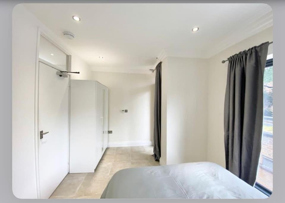 Luxury 4-Bed Apartment With Balcony & Garden, Near Emirates Stadium, 15 Mins To Central Londra Exterior foto