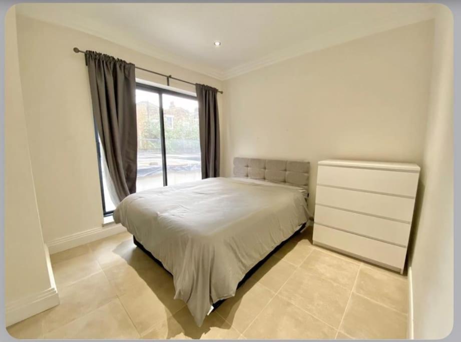 Luxury 4-Bed Apartment With Balcony & Garden, Near Emirates Stadium, 15 Mins To Central Londra Exterior foto