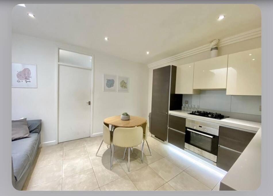 Luxury 4-Bed Apartment With Balcony & Garden, Near Emirates Stadium, 15 Mins To Central Londra Exterior foto